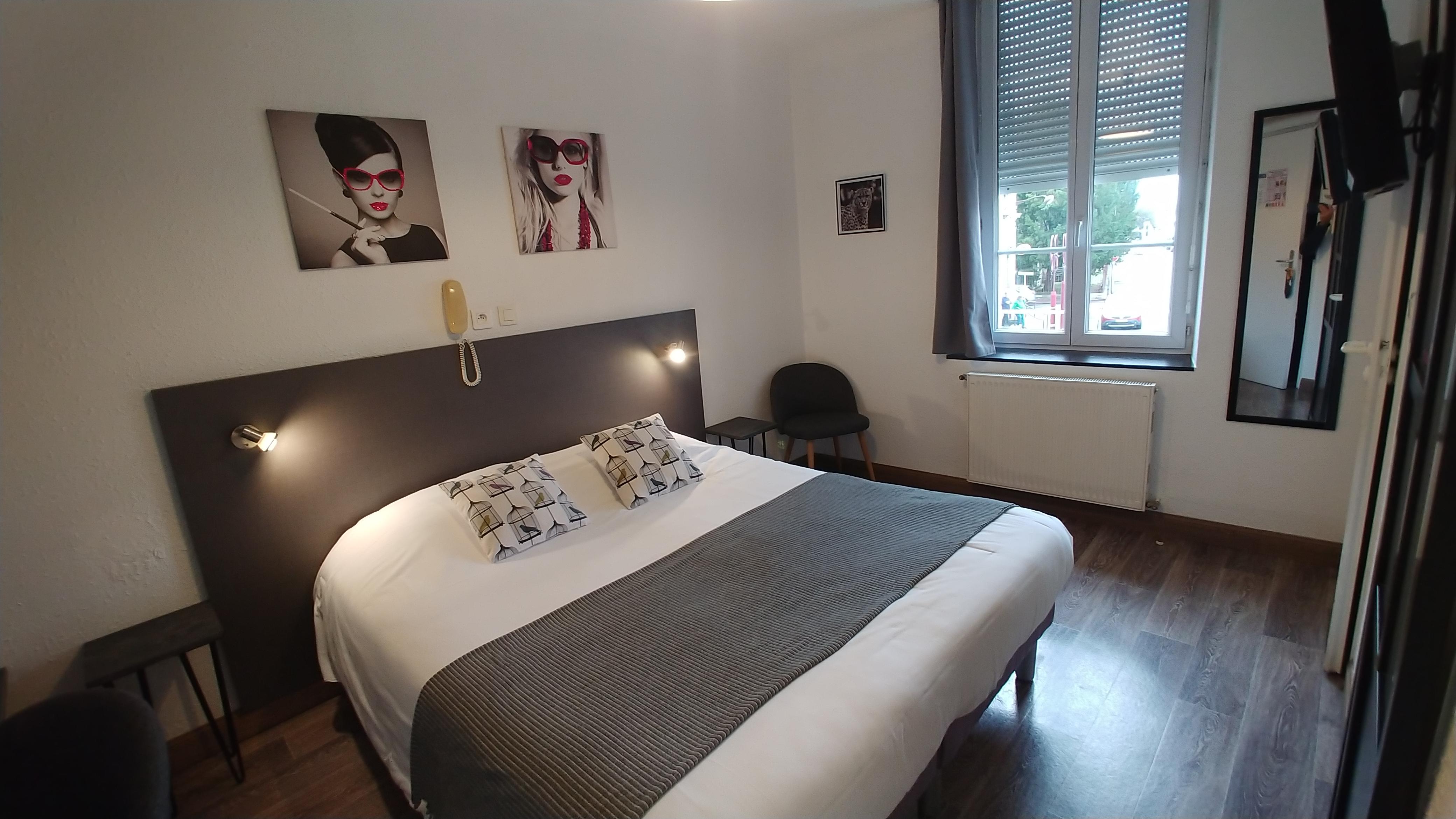 Cit'Hotel Le Cheval Blanc Cognac Centre Bagian luar foto