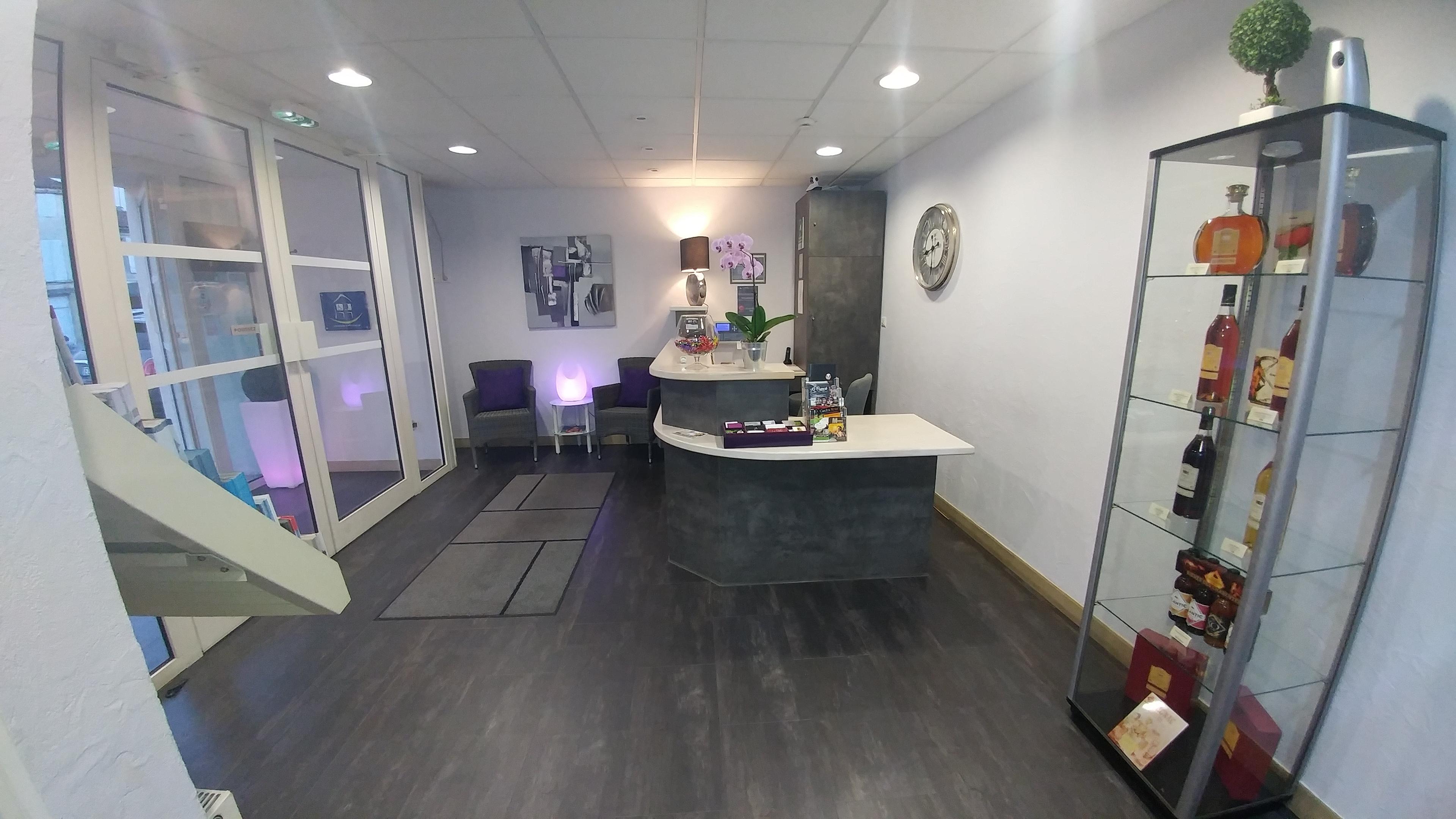 Cit'Hotel Le Cheval Blanc Cognac Centre Bagian luar foto
