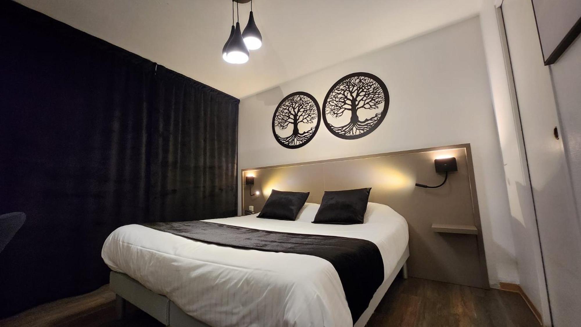 Cit'Hotel Le Cheval Blanc Cognac Centre Bagian luar foto