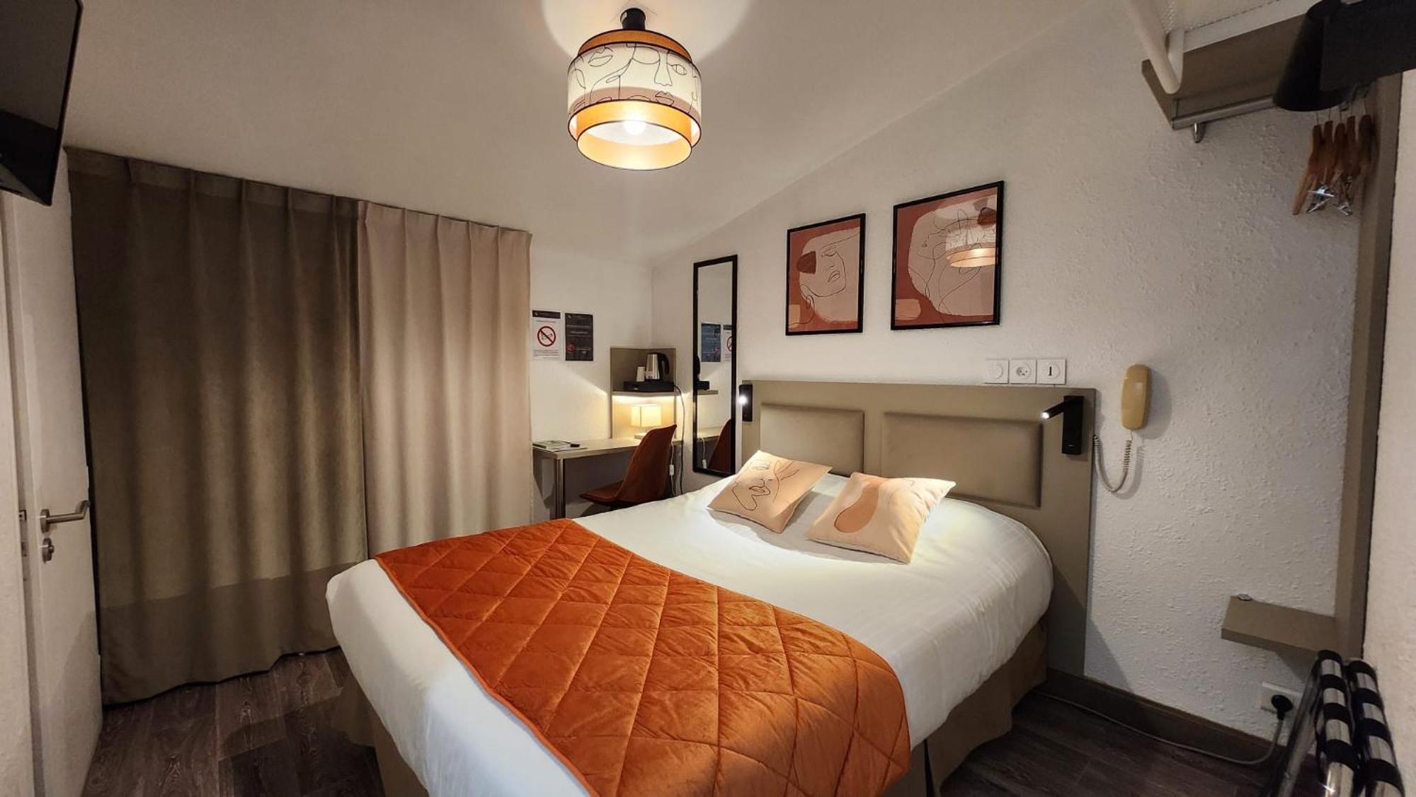 Cit'Hotel Le Cheval Blanc Cognac Centre Bagian luar foto