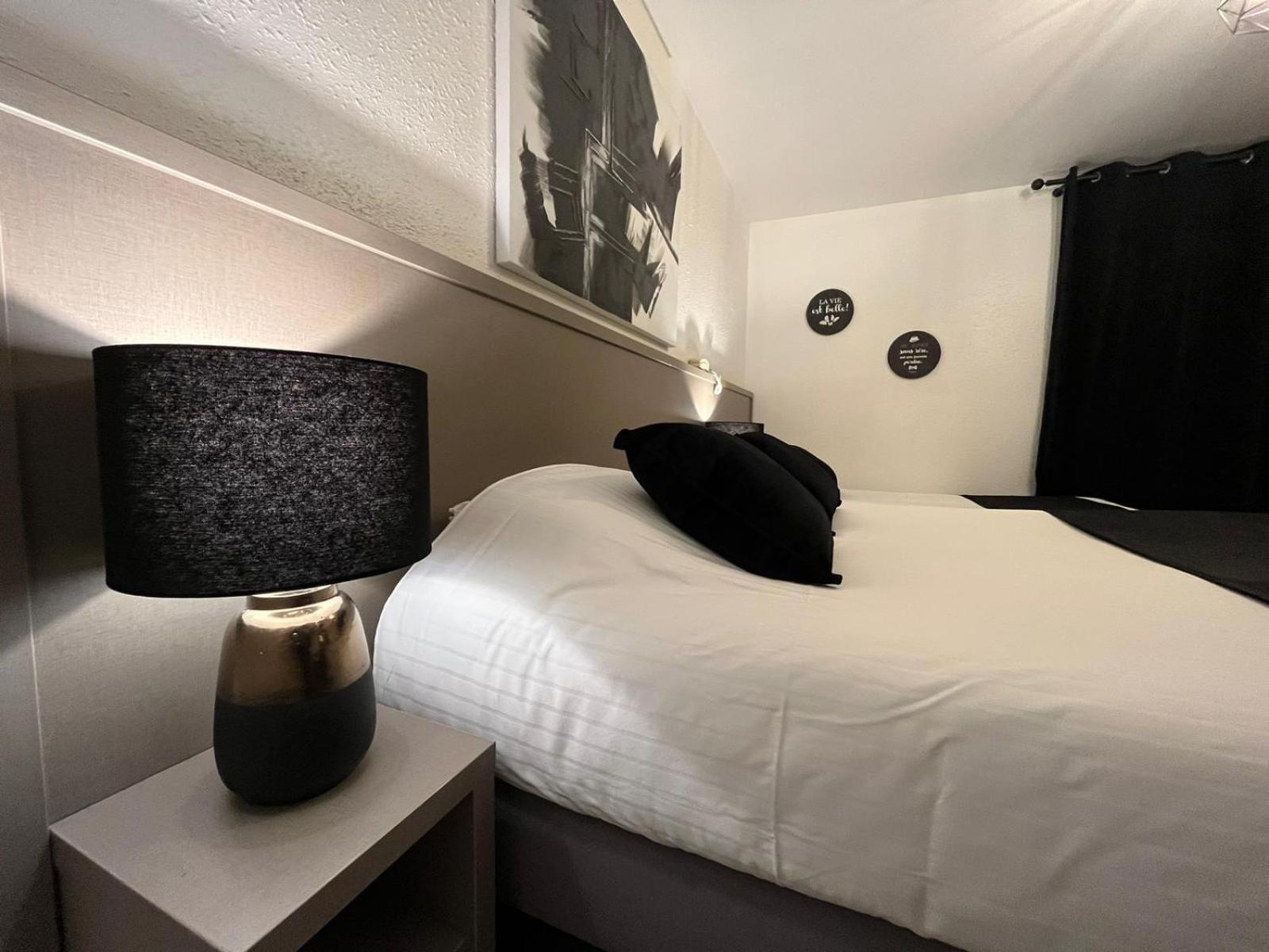 Cit'Hotel Le Cheval Blanc Cognac Centre Bagian luar foto