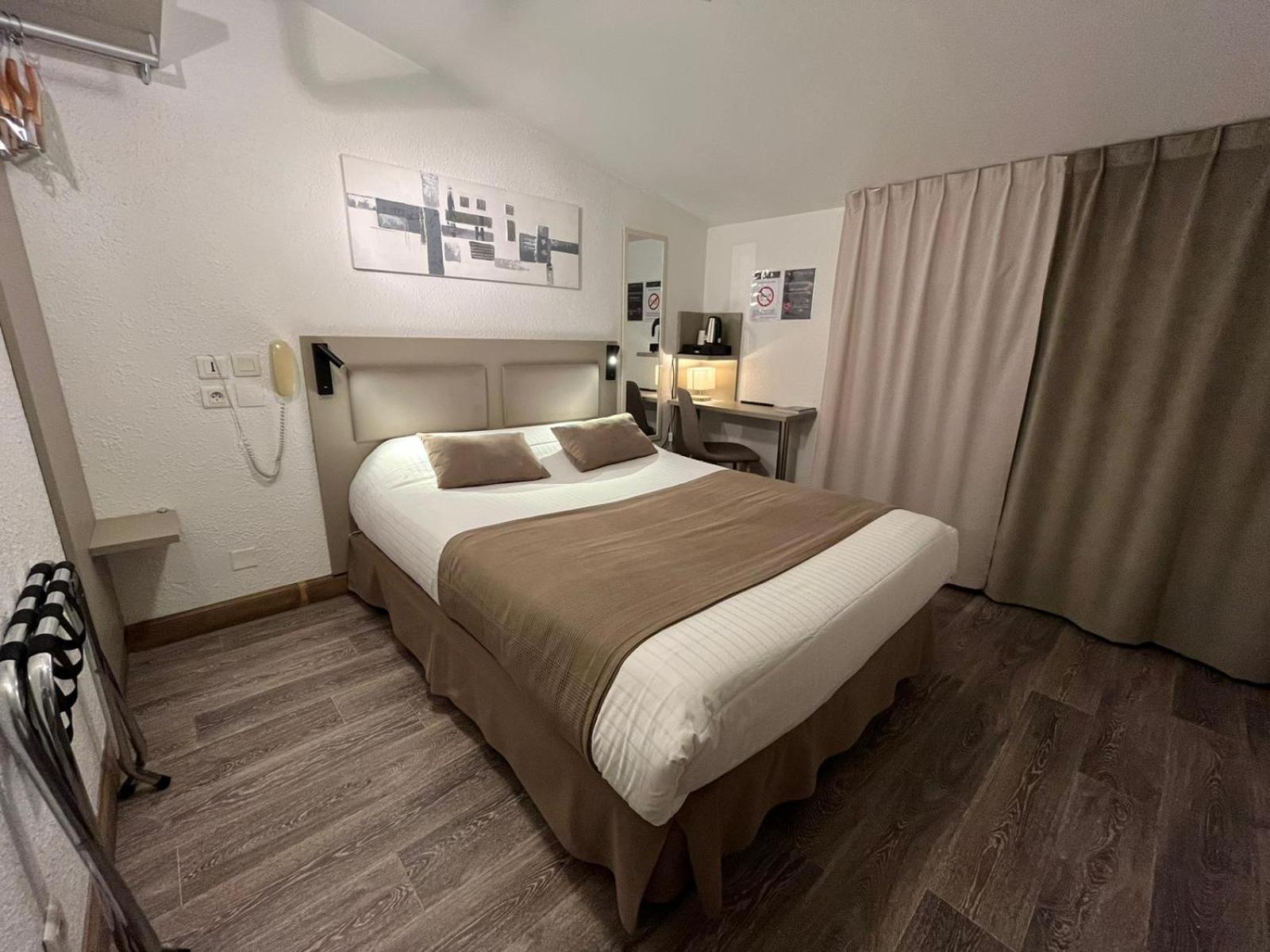Cit'Hotel Le Cheval Blanc Cognac Centre Bagian luar foto