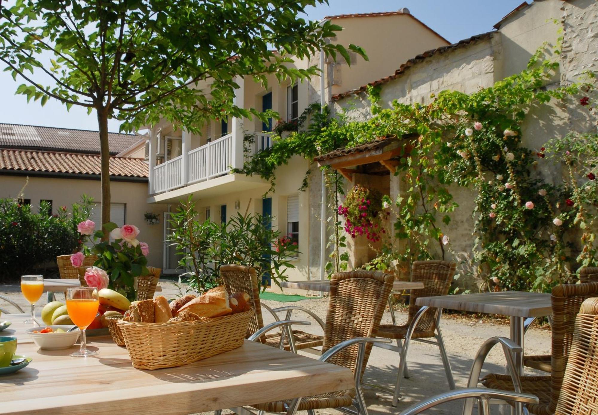 Cit'Hotel Le Cheval Blanc Cognac Centre Bagian luar foto