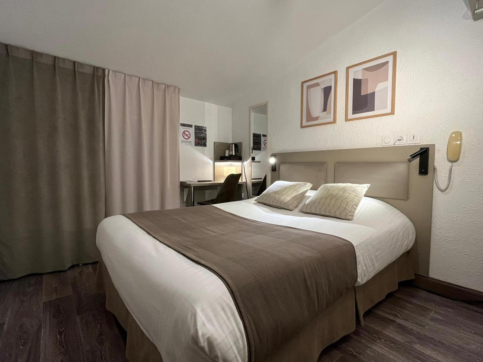 Cit'Hotel Le Cheval Blanc Cognac Centre Bagian luar foto