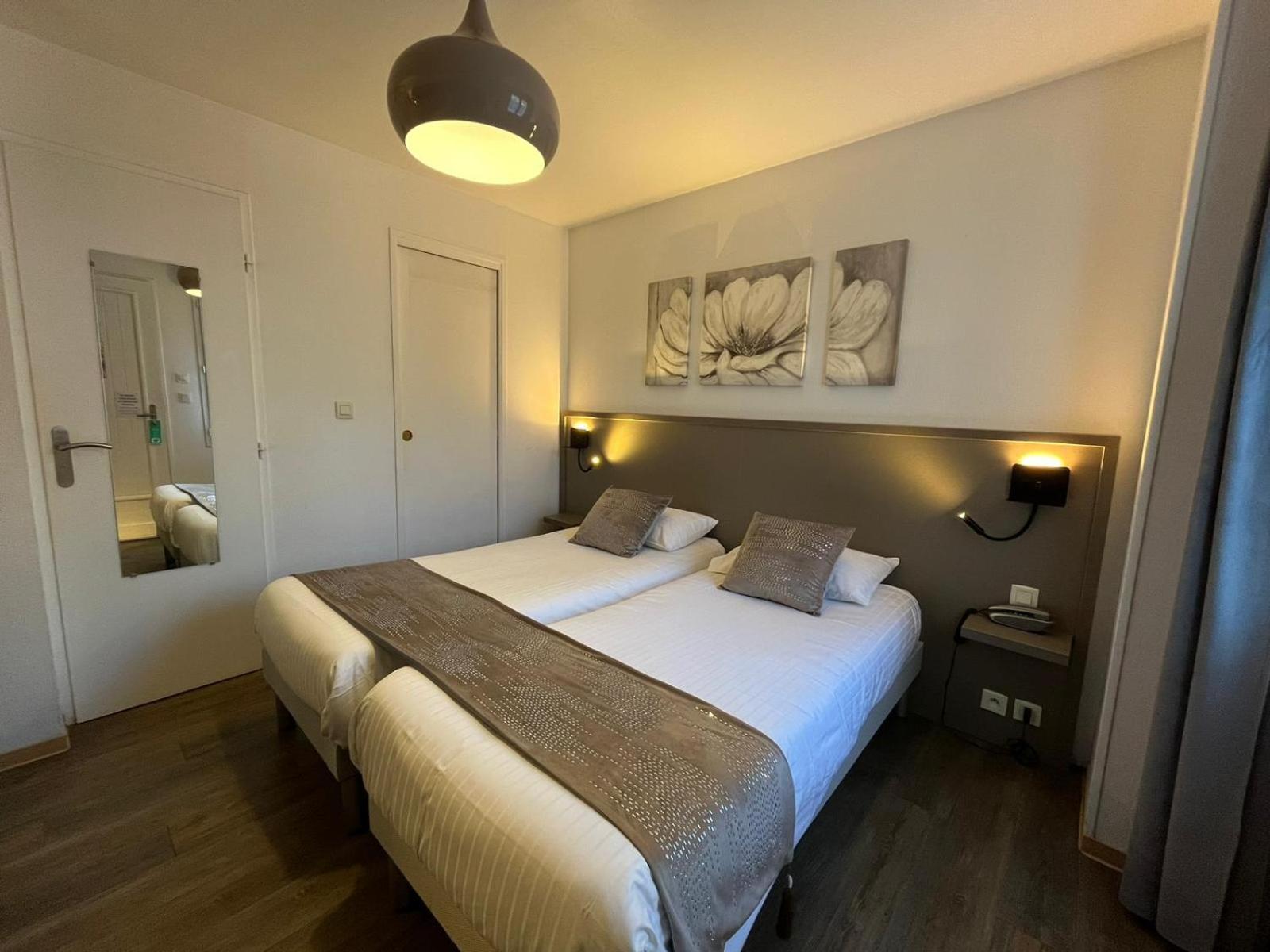 Cit'Hotel Le Cheval Blanc Cognac Centre Bagian luar foto
