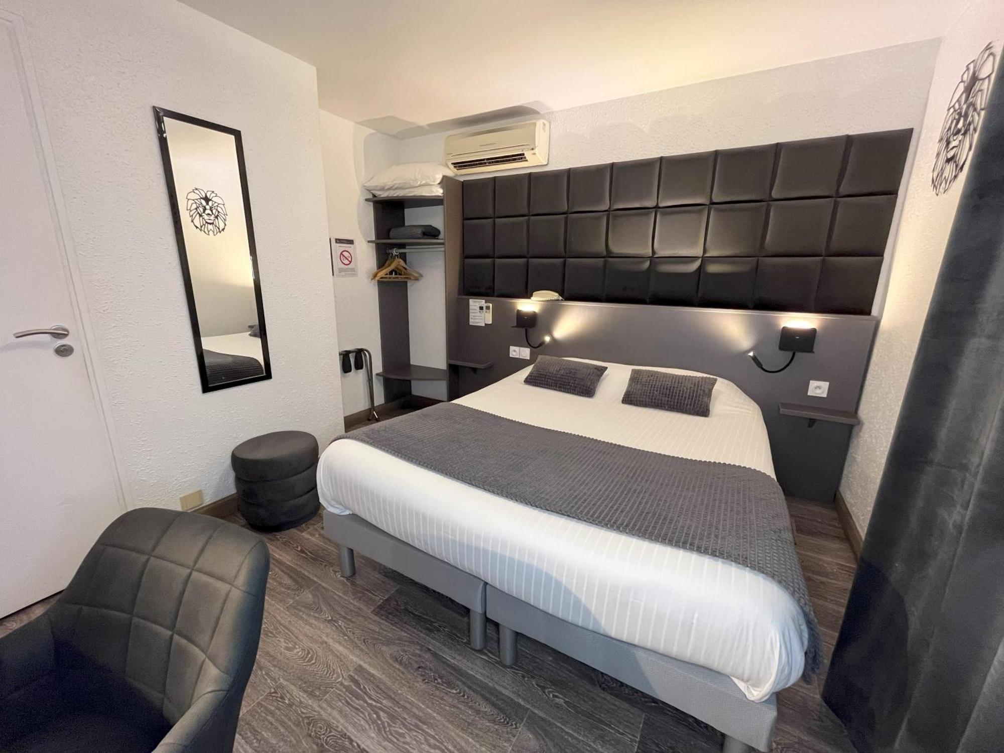 Cit'Hotel Le Cheval Blanc Cognac Centre Bagian luar foto